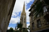 « Ramener la sécurité et les touristes » : à Bordeaux, la spectaculaire rénovation de la flèche Saint-Michel ne règle pas tous les problèmes du quartier
