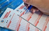 Il a gagné 980 millions de dollars : le vainqueur de la loterie Mega Millions recherché aux États-Unis