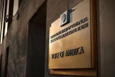 La radio Voice of America, que Trump veut démanteler, va reprendre ses émissions sous peu