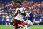 France-Espagne : la vidéo de la faute de Lucas Digne qui offre un pénalty et l’ouverture du score à la Roja