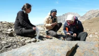 VIDÉO. « Une archéologie d’urgence » : dans les Alpes, ils sauvent des artéfacts millénaires libérés par la fonte des glaces