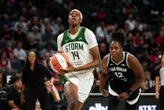 « J’essaie de faire les choses simples » : Dominique Malonga cartonne en WNBA et bat son record de points