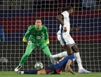 Barcelone-Inter : la vidéo de l’incroyable but de Marcus Thuram, sous les yeux de son père Lilian