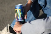 « Des cas d’arrêt cardiaque avec trois canettes ! » : l’alerte d’un addictologue sur les boissons énergisantes