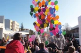 Pollution, risques d’incendies… Les lanternes volantes et ballons de baudruche bannis en Charente-Maritime