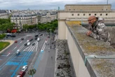 « Un emblème de la France » : à Paris, quelle est cette immense peinture tricolore sur le bitume de la place du Trocadéro ?