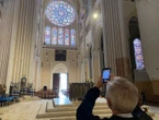« C’est bluffant ! » Grâce à une appli, les vitraux de la cathédrale de Chartes se lisent comme une BD