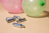 « On assiste à une véritable explosion du phénomène » : la consommation de protoxyde d’azote a doublé chez les jeunes