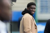 Paris : deux suspects arrêtés pour cambriolage chez l’ex-joueur de Chelsea Demba Ba, un troisième en fuite