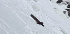 « Je ne comprends pas un tel manque de respect » : la croix installée par un jeune alpiniste sur le plus haut sommet des Pyrénées déjà vandalisée…