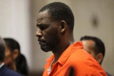 Condamné pour trafic sexuel jusqu’en 2046, R. Kelly demande à Donald Trump de réduire sa peine de prison