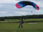 Comment une erreur de communication aurait été fatale à Martin, 21 ans, mort lors d’un saut en parachute