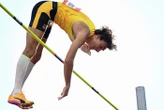Athlétisme : Armand Duplantis bat encore le record du monde du saut à la perche