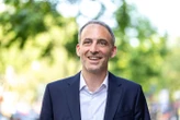 Présidentielle 2027 : Raphaël Glucksmann se dit certain qu’il « pliera » Jean-Luc Mélenchon
