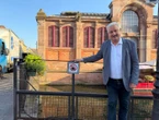 « C’est un véritable fléau » : Colmar traque les cadenas d’amour avec des amendes de 300 euros