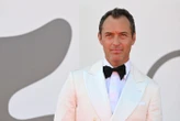 « J’ai confiance » : Jude Law, qui incarne Vladimir Poutine à l’écran, dit ne pas craindre de répercussions