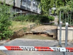 « L’eau est arrivée jusqu’à la gare » : 80 logements privés d’eau et chaussée effondrée après une fuite importante à Sarcelles