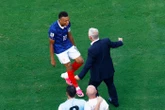 France-Suède : après l’ouverture du score de Kylian Mbappé, les Bleus sautent dans les bras de Didier Deschamps
