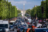 Paris : un ultra-trailer réalise 100 km d’allers-retours sur les Champs-Elysées