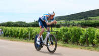 Cyclisme : terrible chute sur le AlUla Tour, Nils Eekhoff heurte un lampadaire en plein sprint