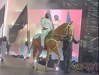 Concert d’Alonzo au Vélodrome : le rappeur et son comparse Soprano débarquent sur scène à cheval