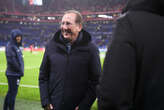 Lyon-PSG : la vidéo de l’arrivée de John Textor avec un chapeau de cow-boy pour répondre à Nasser Al-Khelaïfi