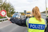 « Individus dangereux et potentiellement armés » : trois hommes recherchés entre la France et la Suisse après le vol dans une armurerie