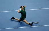 Tennis : la vidéo de la volée-grand écart exceptionnelle de Novak Djokovic en finale à Athènes