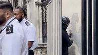 Londres : le nouveau Banksy sur la façade de la Cour royale de Justice a été effacé par les autorités