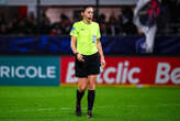 Football : Stéphanie Frappart n’est plus la meilleure arbitre du monde