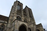 « On ne sait pas comment il est arrivé là-haut » : un homme repéré sur les toits de la cathédrale de Noyon