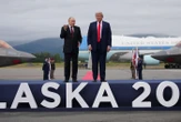 « Allez-vous cesser de tuer des civils ? » : une journaliste interpelle Vladimir Poutine à son arrivée en Alaska