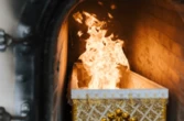 Une « bouteille d’alcool ou du parfum » déposée dans un cercueil, les pompiers interviennent dans un crématorium de Haute-Saône