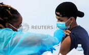 Covid-19 : la vaccination ouverte en France à cinq millions d’adolescents de 12 à 17 ans... Suivez notre direct