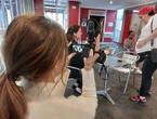 « On ne vise pas l’Oscar » : ces cinéastes amateurs montent leur court-métrage grâce à Michel Gondry à la patinoire de Saint-Ouen