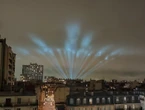 D’où viennent ces étranges faisceaux de lumière visibles dans le ciel parisien la nuit ?