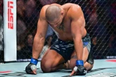Doigt dans l’œil, « no contest » et future revanche : que s’est-il passé entre Gane et Aspinall à l’UFC ?