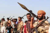 Guerre au Moyen-Orient : les Houthis revendiquent des attaques en mer Rouge, de nouvelles frappes américaines en Iran