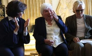 « Pardon, je ne voulais pas pleurer » : reçue par Rachida Dati, Line Renaud fait don de ses archives à l’État