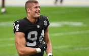 Carl Nassib, premier joueur professionnel de football américain à faire son coming out