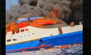 Un ferry prend feu en pleine mer en Indonésie : au moins 5 morts et 300 personnes secourues