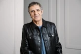« Heureusement que j’avais ce concert » : Julien Clerc revient sur le moment où il a appris le décès de son frère