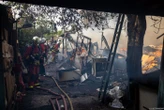 « C’est le chaos depuis ce matin » : incendie dans le « plus grand » bidonville de France à Stains