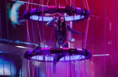 Suspendue à plusieurs mètres de haut, Katy Perry frôle le drame lors d’un concert
