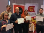« En Bretagne, on sait transmettre ces histoires. Ici, moins » : fiers de leur région, ils sont diplômés… d’études normandes
