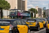 Un chauffeur de taxi refuse une course à une femme enceinte, elle accouche au milieu de la route