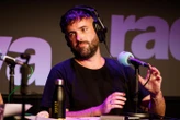 L’humoriste Aymeric Lompret décroche une émission sur Radio Nova baptisée « La matinale de la nuit »