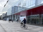 « Avec les vélos, cela devient très dangereux » : les cyclistes sur le parvis agacent les usagers du tribunal de Paris
