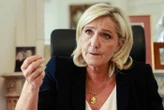 Gouvernement Lecornu II : même s’il échappe à la censure, il « ne tiendra pas sur la durée », prédit Marine Le Pen