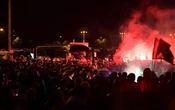 Lille champion de France : les joueurs lillois fêtés par 500 supporters en pleine nuit à l’aéroport